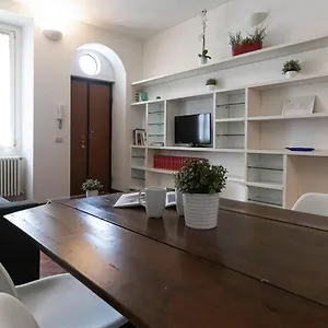 Italianway-giulio , Milano Italia